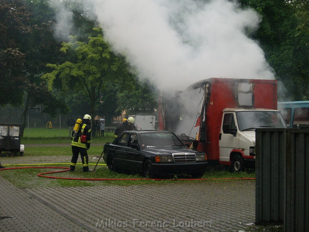 Brand Frittenwagen Pkw Koeln Vingst Passauerstr P16.JPG